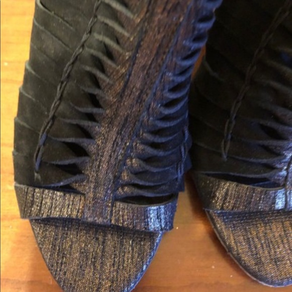 Boot - Picture 2 of 6